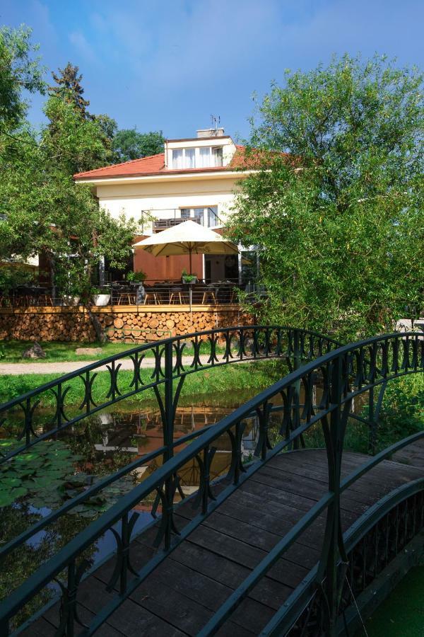 Areal Botanika Hotel Unhošť Exterior foto
