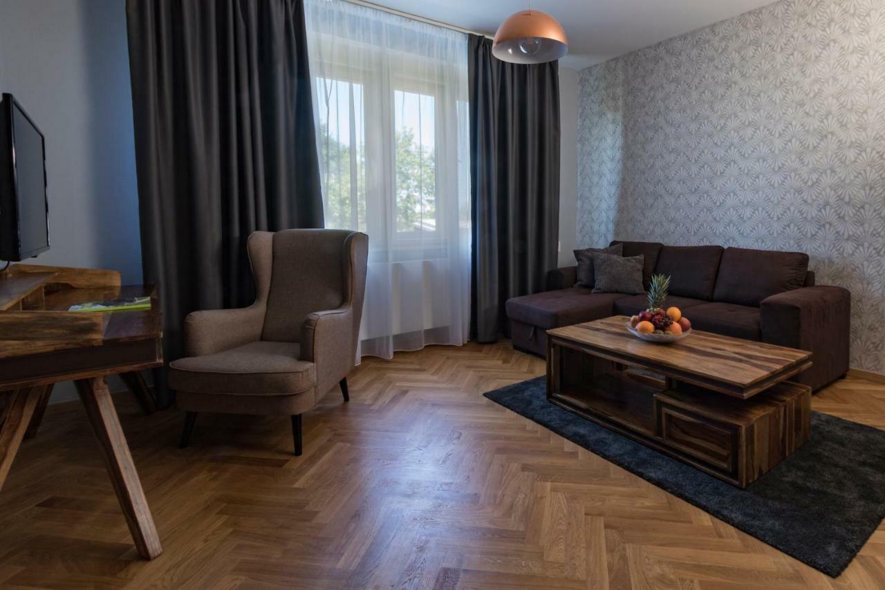 Areal Botanika Hotel Unhošť Exterior foto